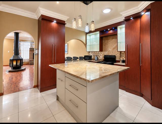 2 BEDROOM TOWNHOUSE FOR SALE IN THREE RIVERS